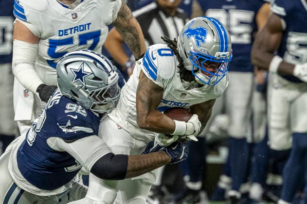 DETROIT, MI - DECEMBER 04: Detroit Lions Running Back Jahmyr Gibbs (0) gets tackled by Dallas Cowboys DT Quinnen Williams (92) after a gain during the game between Dallas Cowboys and Detroit Lions on December 4, 2025 at Ford Field in Detroit, MI ( CSM) Detroit United States - ZUMAc04_ 20251204_zma_c04_023 Copyright: xAllanxDranbergx