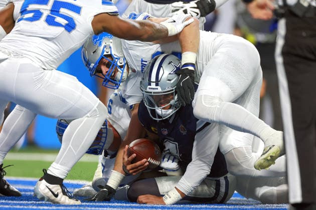 Dallas Cowboys vs Detroit Lions DETROIT,MICHIGAN-December4: Quarterback Dak Prescott (4) of the Dallas Cowboys is sacked by linebacker Jack Campbell (46) of the Detroit Lions in the end zone during an NFL, American Football Herren, USA football game between the Dallas Cowboys and the Detroit Lions in Detroit, Michigan USA, on Thursday, December 4, 2025. Detroit Michigan United States  Copyright: xAmyxLemusx originalFilename:lemus-dallasco251204_npIVg.jpg