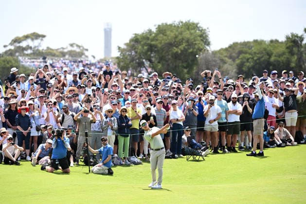 GOLF AUSTRALIAN OPEN, Min Woo Lee of Australia plays a shot in round two of the Australian Open Golf tournament at the Royal Melbourne Golf Club in Melbourne, Friday, December 5, 2025. ( NO ARCHIVING, EDITORIAL USE ONLY MELBOURNE VICTORIA AUSTRALIA  Copyright: xJAMESxROSSx 20251205111058537660