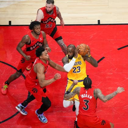 Los Angeles Lakers v Toronto Raptors - NBA, Basketball Herren, USA TORONTO, CANADA - DECEMBER 4 : LeBron James (23) of Los Angeles Lakers in action during the NBA basketball game between Los Angeles Lakers and Toronto Raptors at the Scotiabank Arena on December 4, 2025 in Toronto, Ontario, Canada. Mert Alper Dervis Anadolu Toronto Canada. Editorial use only. Please get in touch for any other usage.  Copyright: x2025xAnadoluxMertxAlperxDervisx