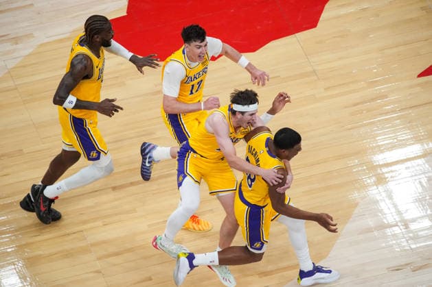 Los Angeles Lakers v Toronto Raptors - NBA, Basketball Herren, USA TORONTO, CANADA - DECEMBER 4 : Rui Hachimura (28) of Los Angeles Lakers celebrates with teammates after the NBA basketball game between Los Angeles Lakers and Toronto Raptors at the Scotiabank Arena on December 4, 2025 in Toronto, Ontario, Canada. Mert Alper Dervis Anadolu Toronto Canada. Editorial use only. Please get in touch for any other usage.  Copyright: x2025xAnadoluxMertxAlperxDervisx