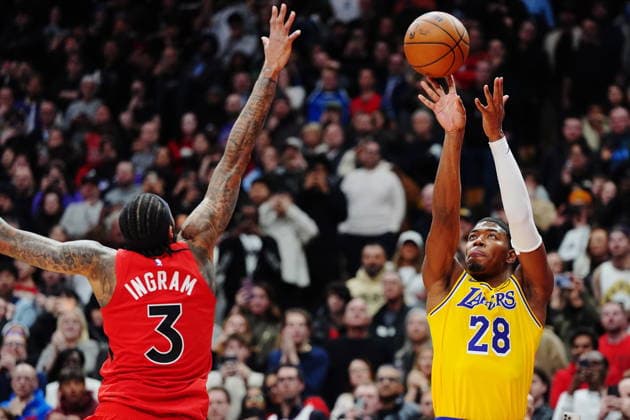 December 4, 2025, Toronto, On, Canada: Los Angeles Lakers Rui Hachimura (28) shoots the game-winning basket over Toronto Raptors Brandon Ingram (3) during second half NBA, Basketball Herren, USA basketball action in Toronto on Thursday, Dec. 4, 2025. Canada News - December 4, 2025  - ZUMAc35_ 20251204_zaf_c35_159 Copyright: xFrankxGunnx