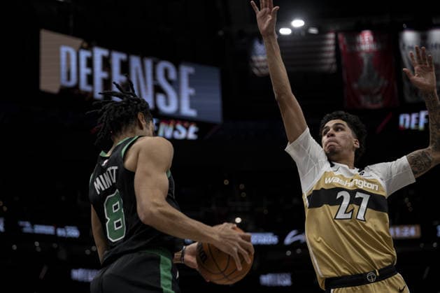 Boston Celtics vs Washington Wizards - NBA, Basketball Herren, USA WASHINGTON DC, UNITED STATES - NOVEMBER 4 : Will Riley (27) of Washington Wizards in action against Josh Minott (8) of Boston Celtics during the NBA basketball game between Boston Celtics and Washington Wizards at the Capital One Arena on DECEMBER 4, 2025 in Washington DC, United States. Celal Gunes Anadolu Washington DC United States. Editorial use only. Please get in touch for any other usage.  Copyright: x2025xAnadoluxCelalxGunesx