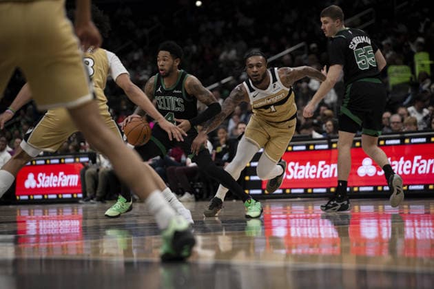 Boston Celtics v Washington Wizards - NBA, Basketball Herren, USA WASHINGTON DC, UNITED STATES - NOVEMBER 4 : Cam Whitmore (1) of Washington Wizards in action against Anfernee Simons (4) of Boston Celtics during the NBA basketball game between Boston Celtics and Washington Wizards at the Capital One Arena in Washington DC, United States on December 04, 2025. Celal Gunes Anadolu Washington United States. Editorial use only. Please get in touch for any other usage.  Copyright: x2025xAnadoluxCelalxGunesx