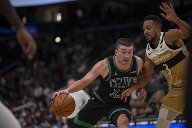 Boston Celtics v Washington Wizards - NBA, Basketball Herren, USA WASHINGTON DC, UNITED STATES - NOVEMBER 4 : CJ McCollum (3) of Washington Wizards in action against Payton Pritchard (11) of Boston Celtics during the NBA basketball game between Boston Celtics and Washington Wizards at the Capital One Arena in Washington DC, United States on December 04, 2025. Celal Gunes Anadolu Washington United States. Editorial use only. Please get in touch for any other usage.  Copyright: x2025xAnadoluxCelalxGunesx