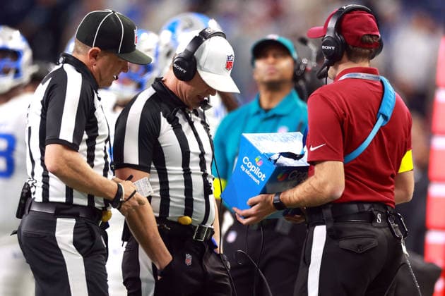 Dallas Cowboys vs Detroit Lions DETROIT,MICHIGAN-December4: Referee Shawn Hochuli reviews a play next to back judge Jimmy Russell (82) during an NFL, American Football Herren, USA football game between the Dallas Cowboys and the Detroit Lions in Detroit, Michigan USA, on Thursday, December 4, 2025. Detroit Michigan United States  Copyright: xAmyxLemusx originalFilename:lemus-dallasco251204_nph5i.jpg