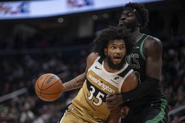 Boston Celtics v Washington Wizards - NBA, Basketball Herren, USA WASHINGTON DC, UNITED STATES - NOVEMBER 4 : Marvin Bagley III (35) of Washington Wizards in action against Neemias Queta (88) of Boston Celtics during the NBA basketball game between Boston Celtics and Washington Wizards at the Capital One Arena in Washington DC, United States on December 04, 2025. Celal Gunes Anadolu Washington United States. Editorial use only. Please get in touch for any other usage.  Copyright: x2025xAnadoluxCelalxGunesx