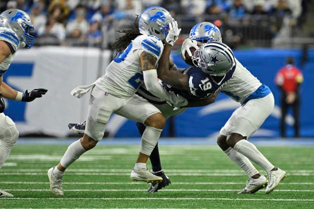 DETROIT, MI - DECEMBER 04: Dallas Cowboys WR Ryan Flournoy (19) fights for an extra yard getting tackled by Detroit Lions Cornerback Avonte Maddox (29) and Detroit Lions Cornerback D.J. Reed (4) during the game between Dallas Cowboys and Detroit Lions on December 4, 2025 at Ford Field in Detroit, MI ( CSM) Detroit United States - ZUMAc04_ 20251204_zma_c04_025 Copyright: xAllanxDranbergx