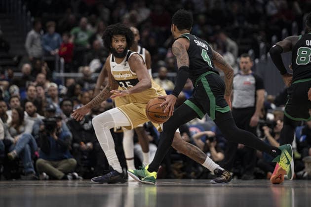 Boston Celtics vs Washington Wizards - NBA, Basketball Herren, USA WASHINGTON DC, UNITED STATES - NOVEMBER 4 : Marvin Bagley III (35) of Washington Wizards in action against Anfernee Simons (4) of Boston Celtics during the NBA basketball game between Boston Celtics and Washington Wizards at the Capital One Arena on DECEMBER 4, 2025 in Washington DC, United States. Celal Gunes Anadolu Washington DC United States. Editorial use only. Please get in touch for any other usage.  Copyright: x2025xAnadoluxCelalxGunesx