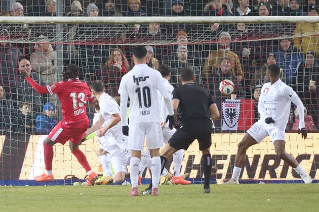 Cup 1 8 Final FC Aarau FC Sion Winsley Boteli left,FC Sion scores to 1 2 04 12 2025 Stadion Bruegglifeld Aarau, SWITZERLAND, Season 2025 2026 Mens football Swiss Cup 1 8 Final FC Aarau FC Sion Winsley Boteli left,FC Sion scores to 1 2