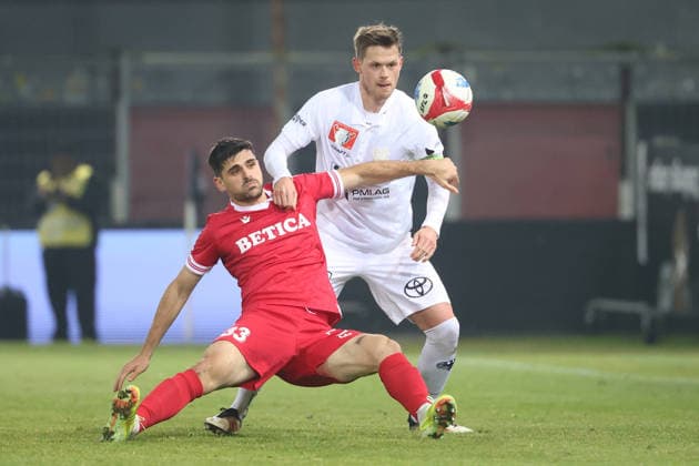 Cup 1 8 Final FC Aarau FC Sion Rilind Nivokazi vs Marco Thaler 04 12 2025 Stadion Bruegglifeld Aarau, SWITZERLAND, Season 2025 2026 Mens football Swiss Cup 1 8 Final FC Aarau FC Sion Rilind Nivokazi li,FC Sion vs Marco Thaler FC Aarau