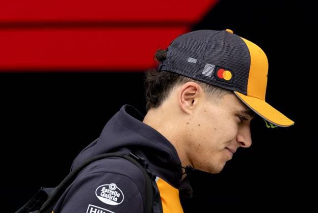 ABU DHABI - Lando Norris (McLaren) before the first free practice session at the Yas Marina Circuit in the lead-up to the Abu Dhabi Grand Prix. ANP SANDER KONING xVIxANPxSportx xxANPxIVx 543933745 originalFilename: 543933745.jpg