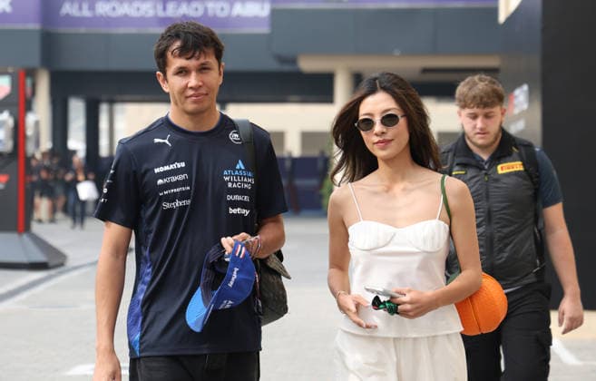 Formula 1 Etihad Airways Abu Dhabi Grand Prix 2025 05 12 2025, Yas Marina Circuit, Abu Dhabi, Formula 1 Etihad Airways Abu Dhabi Grand Prix 2025 , pictured Alexander Albon GBR , Atlassian Williams Racing with girlfriend Lily Muni He nordphotoxGmbHx xBratic nph00250