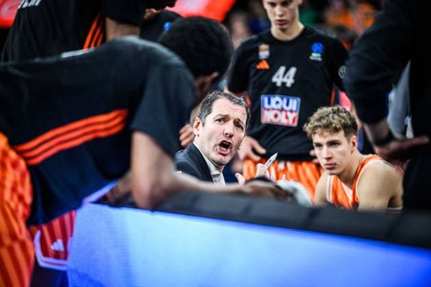 Head Coach Ty Harrelson ratiopharm ulm Time out during the Basketball Eurocup match between ratiopharm ulm and Dolomiti Energia Trento at ratiopharm Arena on December 4, 2025 in Neu Ulm, Germany Photo by Harry Langer DeFodi Images