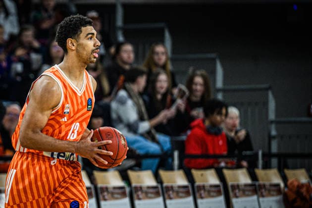 Mark Smith ratiopharm ulm controls the Ball during the Basketball Eurocup match between ratiopharm ulm and Dolomiti Energia Trento at ratiopharm Arena on December 4, 2025 in Neu Ulm, Germany Photo by Harry Langer DeFodi Images