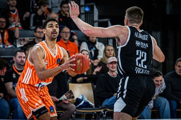 Mark Smith ratiopharm ulm and Peyton Aldridge Dolomiti Energia Trento battle for the ball during the Basketball Eurocup match between ratiopharm ulm and Dolomiti Energia Trento at ratiopharm Arena on December 4, 2025 in Neu Ulm, Germany Photo by Harry Langer DeFodi Images