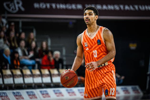 Mark Smith ratiopharm ulm controls the Ball during the Basketball Eurocup match between ratiopharm ulm and Dolomiti Energia Trento at ratiopharm Arena on December 4, 2025 in Neu Ulm, Germany Photo by Harry Langer DeFodi Images