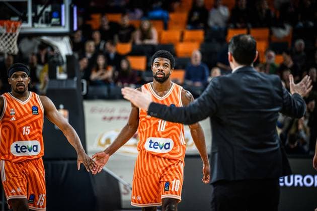 Justin Simon ratiopharm ulm , Malik Osborne ratiopharm ulm and Head Coach Ty Harrelson ratiopharm ulm gestures during the Basketball Eurocup match between ratiopharm ulm and Dolomiti Energia Trento at ratiopharm Arena on December 4, 2025 in Neu Ulm, Germany Photo by Harry Langer DeFodi Images
