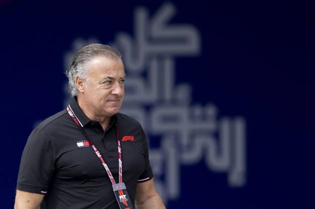 ABU DHABI - Former Formula 1 driver Jean Alesi before the first free practice session at the Yas Marina Circuit in the lead-up to the Abu Dhabi Grand Prix. ANP SANDER KONING xVIxANPxSportx xxANPxIVx 543934270 originalFilename: 543934270.jpg