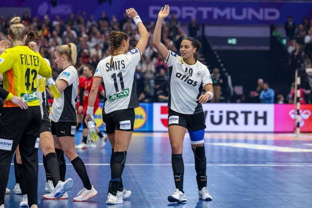 04 12 2025, Handball World Championship Women, Main Round, Germany Montenegro, 27th IHF Women s Handball World Championship, Westfalenhalle Dortmund xxxxxxxxxx North Rhine-Westphalia Germany