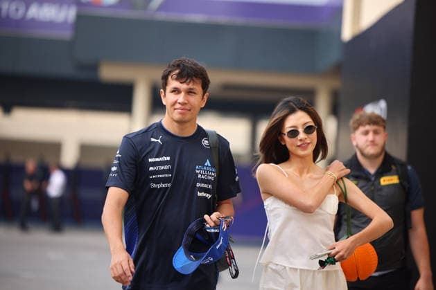 Alexander Albon Atlassian Williams Racing, 23 with partner Lily Muni He professional golfer , ARE, Formula 1 World Championship, Abu Dhabi Grand Prix, Yas Marina Circuit, Friday, 05 12 2025 ARE, Formula 1 World Championship, Abu Dhabi Grand Prix, United Arab Emirates, Yas Marina Circuit, 05 12 2025 Abu Dhabi Copyright: xEibner-Pressefoto AnnikaxGrafx EP_AGF