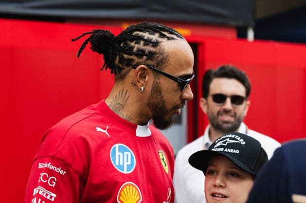 December 5, 2025, Abu Dhabi, Abu Dhabi, United Arab Emirates: 44 LEWIS HAMILTON (GBR, Scuderia Ferrari F1 Team) arriving at the paddock during Free Practice Day (Friday) at the Formula 1 Etihad Airways Abu Dhabi Prix 2025 at the Yas Marina Circuit in Abu Dhabi, United Arab Emirates Abu Dhabi United Arab Emirates - ZUMAr193 20251205_zsp_r193_030 Copyright: xSaraxRuffonix