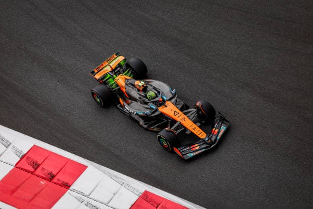 Formula 1 Etihad Airways Abu Dhabi Grand Prix 2025 Alexis Perrin OVERTAKE MAXPPP - Abu Dhabi 05 12 2025 04 NORRIS Lando (gbr), McLaren F1 Team, action at the Formula 1 Etihad Airways Abu Dhabi Grand Prix 2025, the 24th round of the 2025 FIA Formula 1 World Championship, WM, Weltmeisterschaft at Yas Marina Circuit in Abu Dhabi, United Arab Emirates, from 4 to 7 December 2025 Abu Dhabi Yas Marina Circuit United Arab Emirates  Copyright: xOVERTAKE MAXPPPxAlexisxPerrinx OVT202512053676 OVT202512053676