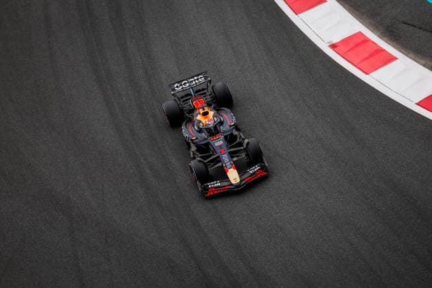 Formula 1 Etihad Airways Abu Dhabi Grand Prix 2025 Alexis Perrin OVERTAKE MAXPPP - Abu Dhabi 05 12 2025 01 VERSTAPPEN Max (nld), Oracle Red Bull Racing, action at the Formula 1 Etihad Airways Abu Dhabi Grand Prix 2025, the 24th round of the 2025 FIA Formula 1 World Championship, WM, Weltmeisterschaft at Yas Marina Circuit in Abu Dhabi, United Arab Emirates, from 4 to 7 December 2025 Abu Dhabi Yas Marina Circuit United Arab Emirates  Copyright: xOVERTAKE MAXPPPxAlexisxPerrinx OVT202512053681 OVT202512053681