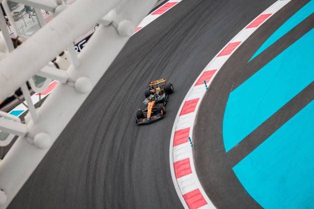Formula 1 Etihad Airways Abu Dhabi Grand Prix 2025 Alexis Perrin OVERTAKE MAXPPP - Abu Dhabi 05 12 2025 04 NORRIS Lando (gbr), McLaren F1 Team, action at the Formula 1 Etihad Airways Abu Dhabi Grand Prix 2025, the 24th round of the 2025 FIA Formula 1 World Championship, WM, Weltmeisterschaft at Yas Marina Circuit in Abu Dhabi, United Arab Emirates, from 4 to 7 December 2025 Abu Dhabi Yas Marina Circuit United Arab Emirates  Copyright: xOVERTAKE MAXPPPxAlexisxPerrinx OVT202512053682 OVT202512053682