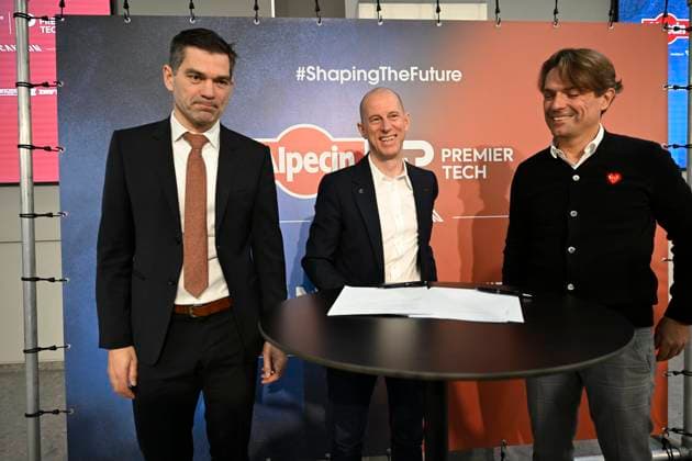 PC announcing Alpecin - Premier Tech - 05 12 2025 ANTWERPEN, BELGIUM - DECEMBER 05 : Roodhooft Christoph (BEL) Sports Director of Alpecin-Deceuninck, Roodhooft Philip (BEL) General manager of Alpecin-Deceuninck and Belanger Jean, President of Premier Tech talking to the press during a press conference, PK, Pressekonferenz announcing Premier Tech as new partner and transfer news in the Crelan - headquarters Antwerpen on December 05, 2025 in Antwerpen, Belgium, 05 12 2025 Antwerpen Belgium  Copyright: xNicoxVereeckenx