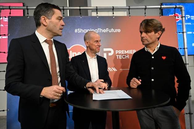 PC announcing Alpecin - Premier Tech - 05 12 2025 ANTWERPEN, BELGIUM - DECEMBER 05 : Roodhooft Christoph (BEL) Sports Director of Alpecin-Deceuninck, Roodhooft Philip (BEL) General manager of Alpecin-Deceuninck and Belanger Jean, President of Premier Tech talking to the press during a press conference, PK, Pressekonferenz announcing Premier Tech as new partner and transfer news in the Crelan - headquarters Antwerpen on December 05, 2025 in Antwerpen, Belgium, 05 12 2025 Antwerpen Belgium  Copyright: xNicoxVereeckenx