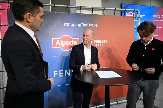 PC announcing Alpecin - Premier Tech - 05 12 2025 ANTWERPEN, BELGIUM - DECEMBER 05 : Roodhooft Christoph (BEL) Sports Director of Alpecin-Deceuninck, Roodhooft Philip (BEL) General manager of Alpecin-Deceuninck and Belanger Jean, President of Premier Tech talking to the press during a press conference, PK, Pressekonferenz announcing Premier Tech as new partner and transfer news in the Crelan - headquarters Antwerpen on December 05, 2025 in Antwerpen, Belgium, 05 12 2025 Antwerpen Belgium  Copyright: xNicoxVereeckenx