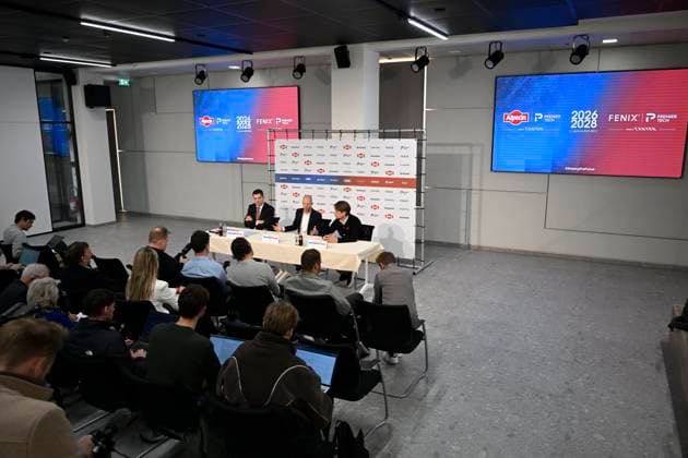 PC announcing Alpecin - Premier Tech - 05 12 2025 ANTWERPEN, BELGIUM - DECEMBER 05 : Roodhooft Christoph (BEL) Sports Director of Alpecin-Deceuninck, Roodhooft Philip (BEL) General manager of Alpecin-Deceuninck and Belanger Jean, President of Premier Tech talking to the press during a press conference, PK, Pressekonferenz announcing Premier Tech as new partner and transfer news in the Crelan - headquarters Antwerpen on December 05, 2025 in Antwerpen, Belgium, 05 12 2025 Antwerpen Belgium  Copyright: xNicoxVereeckenx