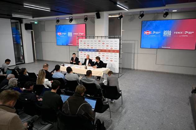 PC announcing Alpecin - Premier Tech - 05 12 2025 ANTWERPEN, BELGIUM - DECEMBER 05 : Roodhooft Christoph (BEL) Sports Director of Alpecin-Deceuninck, Roodhooft Philip (BEL) General manager of Alpecin-Deceuninck and Belanger Jean, President of Premier Tech talking to the press during a press conference, PK, Pressekonferenz announcing Premier Tech as new partner and transfer news in the Crelan - headquarters Antwerpen on December 05, 2025 in Antwerpen, Belgium, 05 12 2025 Antwerpen Belgium  Copyright: xNicoxVereeckenx