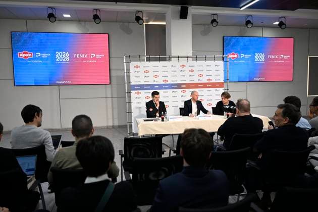 PC announcing Alpecin - Premier Tech - 05 12 2025 ANTWERPEN, BELGIUM - DECEMBER 05 : Roodhooft Christoph (BEL) Sports Director of Alpecin-Deceuninck, Roodhooft Philip (BEL) General manager of Alpecin-Deceuninck and Belanger Jean, President of Premier Tech talking to the press during a press conference, PK, Pressekonferenz announcing Premier Tech as new partner and transfer news in the Crelan - headquarters Antwerpen on December 05, 2025 in Antwerpen, Belgium, 05 12 2025 Antwerpen Belgium  Copyright: xNicoxVereeckenx