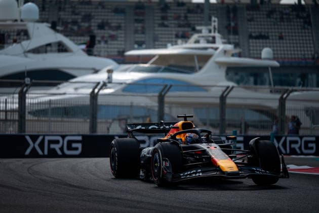Max Verstappen Oracle Red Bull Racing, Netherlands, 01 in RB21, UAE, Formula 1 World Championship, Abu Dhabi Grand Prix, Yas Marina Circuit, Free Practice, 05 12 2025 UAE, Formula 1 World Championship, Abu Dhabi Grand Prix, Yas Marina Circuit, Free Practice, 05 12 2025 Yas Marina Island Copyright: xEibner-Pressefoto Memmlerx EP_MMR
