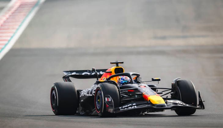 FORMULA ONE ABU DHABI GRAND PRIX 2025 Max Verstappen 1 (NED), Oracle Red Bull Racing RB21 during the Formula One Etihad Airways Abu Dhabi Grand Prix 2025 Practice 1 session at the Yas Marina Circuit, Yas Island, United Arab Emirates on 5 December 2025 Credit: Phil Duncan Every Second Media Editorial use only. All images are copyright Every Second Media Limited. No images may be reproduced without prior permission. Copyright: xIMAGO EveryxSecondxMediax ESM-1691-0001 PhilxDuncanx xEveryxSecondxMediax