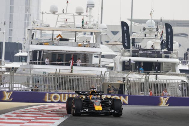 F1 - ABU DHABI GRAND PRIX 2025 01 VERSTAPPEN Max (nld), Red Bull Racing RB21, action during the 2025 Formula 1 Abu Dhabi Grand Prix, 24th round of the 2025 FIA Formula One World Championship, WM, Weltmeisterschaft from December 05 to 07, 2025 on the Yas Marina Circuit, in Abu Dhabi, United Arab Emirates - Abu DhabiUnited Arab Emirates  Copyright: xDPPIx