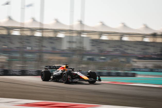F1 - ABU DHABI GRAND PRIX 2025 01 VERSTAPPEN Max (nld), Red Bull Racing RB21, action during the 2025 Formula 1 Abu Dhabi Grand Prix, 24th round of the 2025 FIA Formula One World Championship, WM, Weltmeisterschaft from December 05 to 07, 2025 on the Yas Marina Circuit, in Abu Dhabi, United Arab Emirates - Abu DhabiUnited Arab Emirates  Copyright: xANTONINxVINCENTx