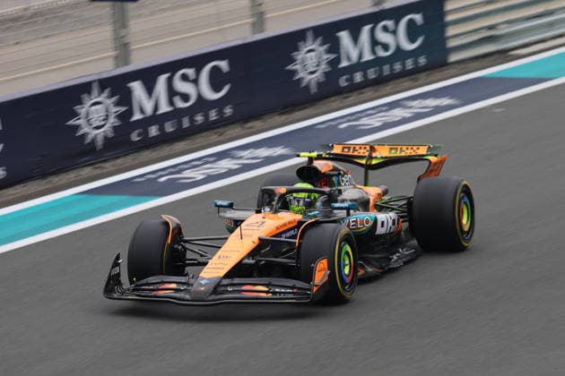 F1 Grand Prix Of Abu Dhabi 2025 - FP1 Lando Norris of United Kingdom driving the F1 race car No4, the McLaren MCL39 for the McLaren Formula One Team, on track during free practice session 1 of Formula 1 Etihad Airways Abu Dhabi Grand Prix 2025 in Yas Marina Circuit, UAE on December 5, 2025 Abu Dhabi United Arab Emirates  Copyright: xNicolasxEconomoux originalFilename:economou-notitle251205_npjPo.jpg