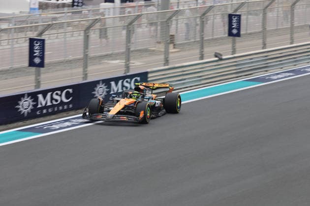 F1 Grand Prix Of Abu Dhabi 2025 - FP1 Lando Norris of United Kingdom driving the F1 race car No4, the McLaren MCL39 for the McLaren Formula One Team, on track during free practice session 1 of Formula 1 Etihad Airways Abu Dhabi Grand Prix 2025 in Yas Marina Circuit, UAE on December 5, 2025 Abu Dhabi United Arab Emirates  Copyright: xNicolasxEconomoux originalFilename:economou-notitle251205_npqpL.jpg