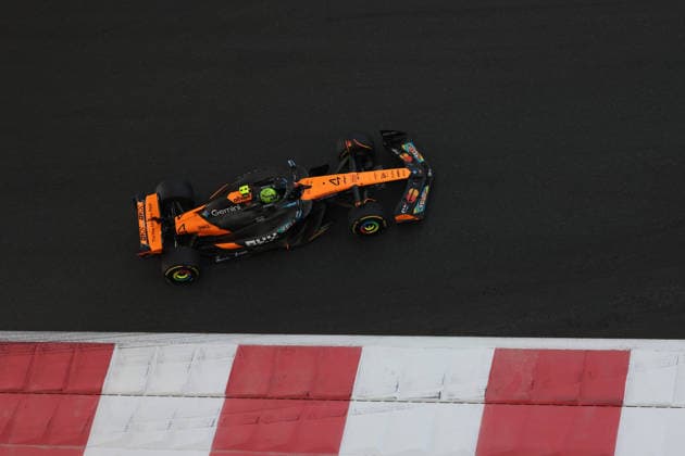 F1 Grand Prix Of Abu Dhabi 2025 - FP1 Lando Norris of United Kingdom driving the F1 race car No4, the McLaren MCL39 for the McLaren Formula One Team, on track during free practice session 1 of Formula 1 Etihad Airways Abu Dhabi Grand Prix 2025 in Yas Marina Circuit, UAE on December 5, 2025 Abu Dhabi United Arab Emirates  Copyright: xNicolasxEconomoux originalFilename:economou-notitle251205_np2Cr.jpg