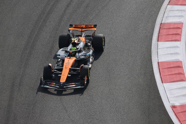 F1 Grand Prix Of Abu Dhabi 2025 - FP1 Lando Norris of United Kingdom driving the F1 race car No4, the McLaren MCL39 for the McLaren Formula One Team, on track during free practice session 1 of Formula 1 Etihad Airways Abu Dhabi Grand Prix 2025 in Yas Marina Circuit, UAE on December 5, 2025 Abu Dhabi United Arab Emirates  Copyright: xNicolasxEconomoux originalFilename:economou-notitle251205_np2Nd.jpg