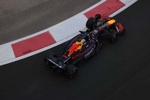 F1 Grand Prix Of Abu Dhabi 2025 - FP1 Max Verstappen of Netherlands driving the F1 race car No1, the Red Bull Racing RB21 for the Oracle Red Bull Racing Formula One Team, on track during the free practice 1 FP1 of the 2025 Formula 1 Etihad Airways Abu Dhabi Grand Prix on December 5, 2025 Abu Dhabi United Arab Emirates  Copyright: xNicolasxEconomoux originalFilename:economou-notitle251205_npAKq.jpg