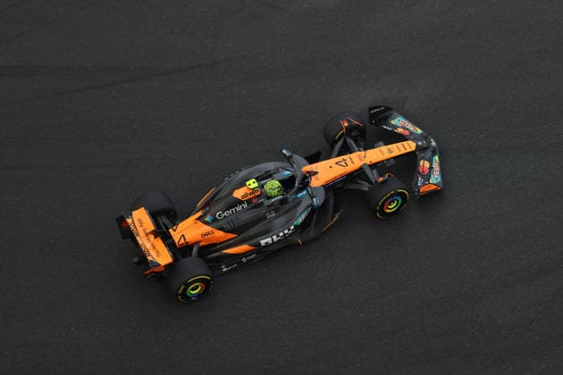 F1 Grand Prix Of Abu Dhabi 2025 - FP1 Lando Norris of United Kingdom driving the F1 race car No4, the McLaren MCL39 for the McLaren Formula One Team, on track during free practice session 1 of Formula 1 Etihad Airways Abu Dhabi Grand Prix 2025 in Yas Marina Circuit, UAE on December 5, 2025 Abu Dhabi United Arab Emirates  Copyright: xNicolasxEconomoux originalFilename:economou-notitle251205_npBgh.jpg