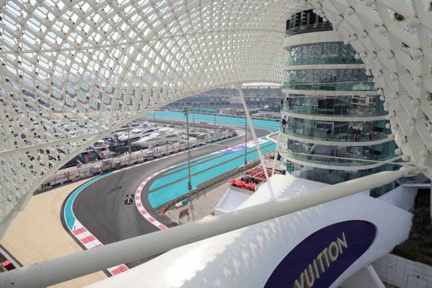 F1 Grand Prix Of Abu Dhabi 2025 - FP1 Lando Norris of United Kingdom driving the F1 race car No4, the McLaren MCL39 for the McLaren Formula One Team, on track during free practice session 1 of Formula 1 Etihad Airways Abu Dhabi Grand Prix 2025 in Yas Marina Circuit, UAE on December 5, 2025 Abu Dhabi United Arab Emirates  Copyright: xNicolasxEconomoux originalFilename:economou-notitle251205_npIIu.jpg