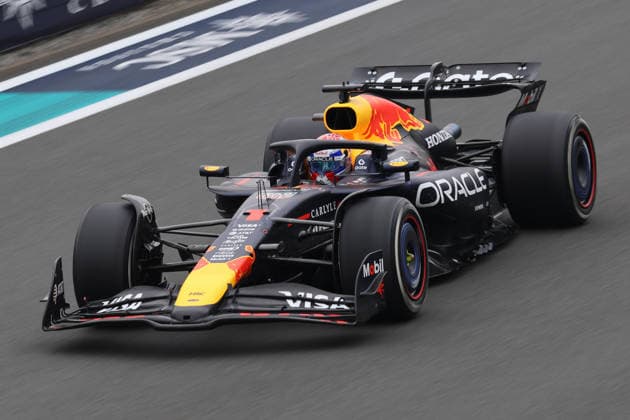 F1 Grand Prix Of Abu Dhabi 2025 - FP1 Max Verstappen of Netherlands driving the F1 race car No1, the Red Bull Racing RB21 for the Oracle Red Bull Racing Formula One Team, on track during the free practice 1 FP1 of the 2025 Formula 1 Etihad Airways Abu Dhabi Grand Prix on December 5, 2025 Abu Dhabi United Arab Emirates  Copyright: xNicolasxEconomoux originalFilename:economou-notitle251205_nptNT.jpg