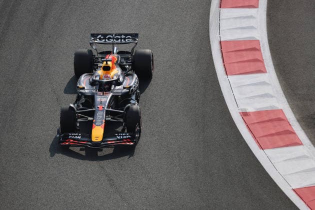 F1 Grand Prix Of Abu Dhabi 2025 - FP1 Lando Norris of United Kingdom driving the F1 race car No4, the McLaren MCL39 for the McLaren Formula One Team, on track during free practice session 1 of Formula 1 Etihad Airways Abu Dhabi Grand Prix 2025 in Yas Marina Circuit, UAE on December 5, 2025 Abu Dhabi United Arab Emirates  Copyright: xNicolasxEconomoux originalFilename:economou-notitle251205_np0Ch.jpg
