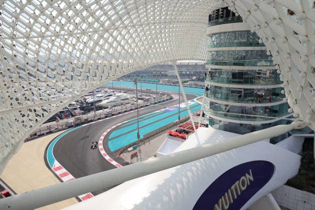F1 Grand Prix Of Abu Dhabi 2025 - FP1 Lando Norris of United Kingdom driving the F1 race car No4, the McLaren MCL39 for the McLaren Formula One Team, on track during free practice session 1 of Formula 1 Etihad Airways Abu Dhabi Grand Prix 2025 in Yas Marina Circuit, UAE on December 5, 2025 Abu Dhabi United Arab Emirates  Copyright: xNicolasxEconomoux originalFilename:economou-notitle251205_npAEw.jpg