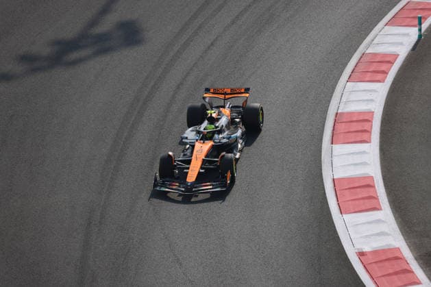 F1 Grand Prix Of Abu Dhabi 2025 - FP1 Lando Norris of United Kingdom driving the F1 race car No4, the McLaren MCL39 for the McLaren Formula One Team, on track during free practice session 1 of Formula 1 Etihad Airways Abu Dhabi Grand Prix 2025 in Yas Marina Circuit, UAE on December 5, 2025 Abu Dhabi United Arab Emirates  Copyright: xNicolasxEconomoux originalFilename:economou-notitle251205_npoZu.jpg